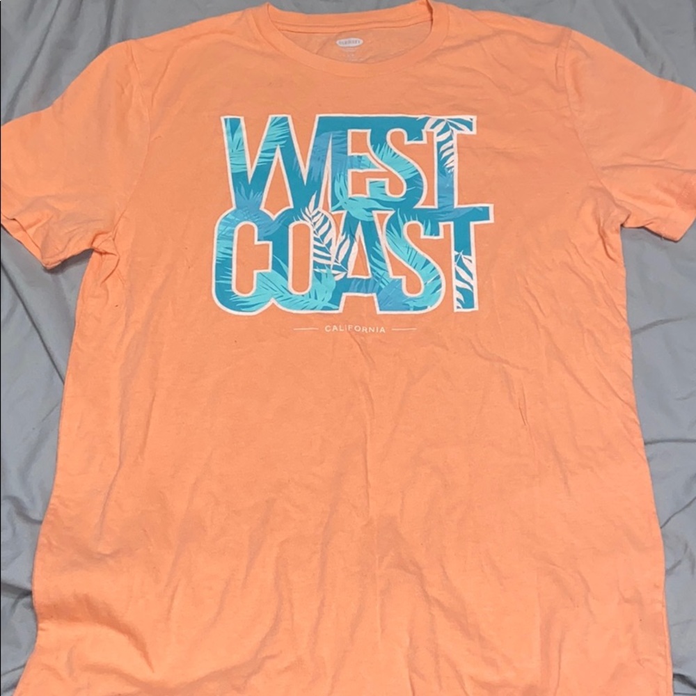 Men’s old navy t-shirt